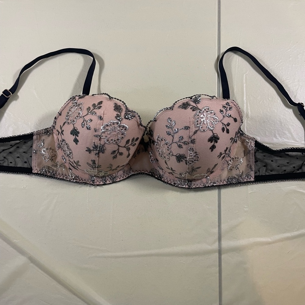 Victoria's Secret Nude and Black Floral Embroidered Bra - Picture 3 of 15